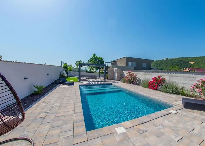 Villa Carpe Diem - With Private Pool